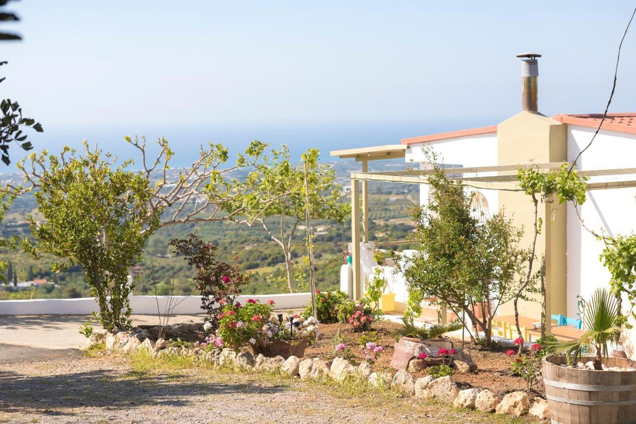 Holiday home Eden's Garden Skouloufia